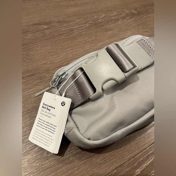 Lululemon Everywhere Belt Bag 1L- Silver Drop - Picture 12 of 15